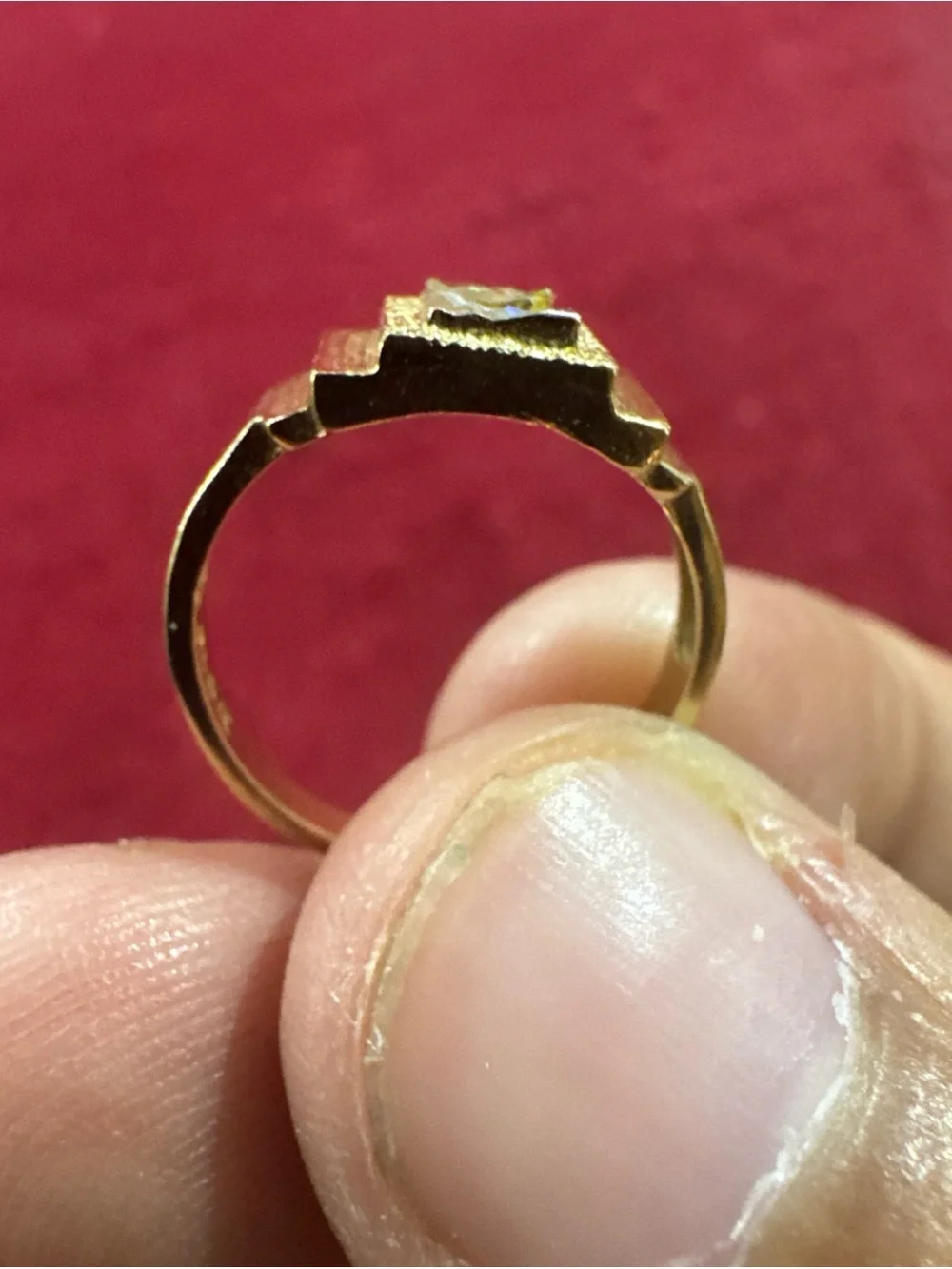 Beautiful 10K Yellow Gold Baby/Child Ring in new condition. Classic small gold r